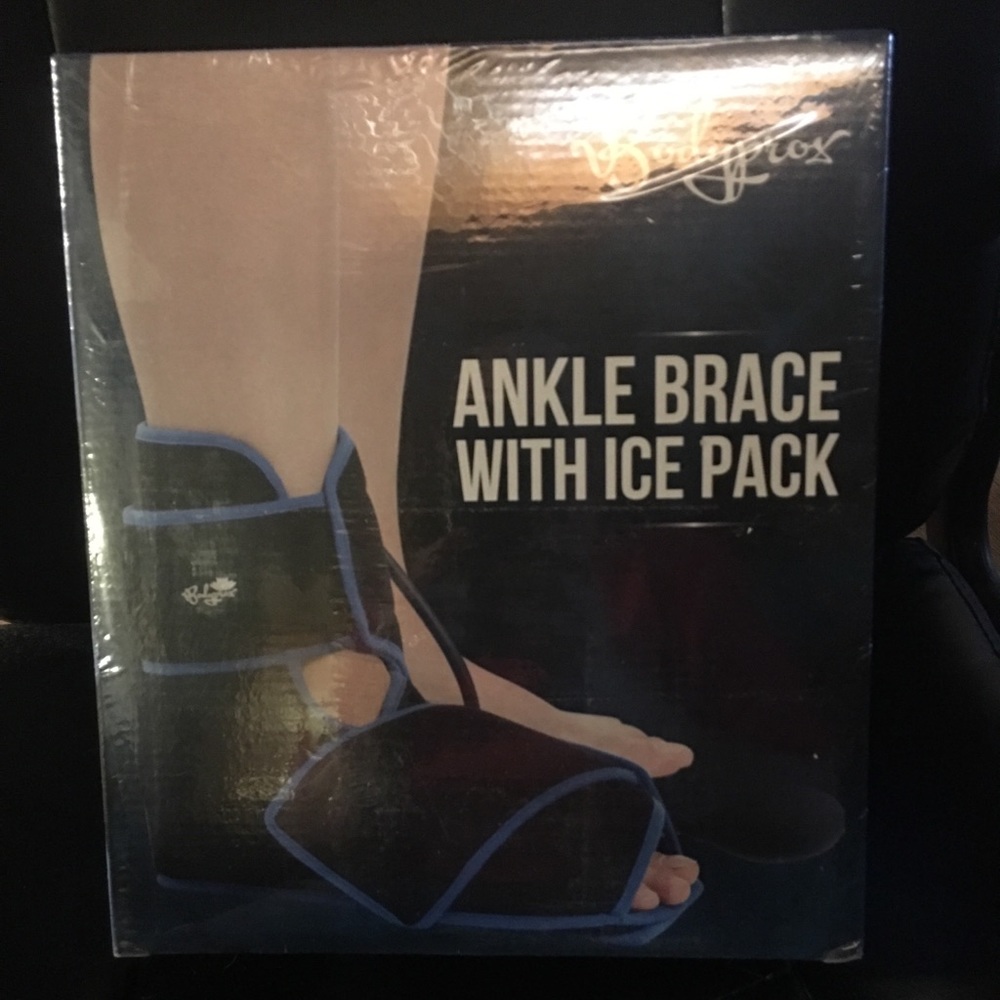 Bodyprox ankle compression brace with ice pack